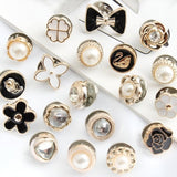 CharmPins™ - Kleed je outfits met gemak aan - Azora