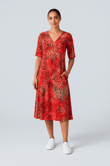 FlowVibe™ - V - udskæring, korte ærmer, A - formet mønstret kjole med sidelommer - Azora